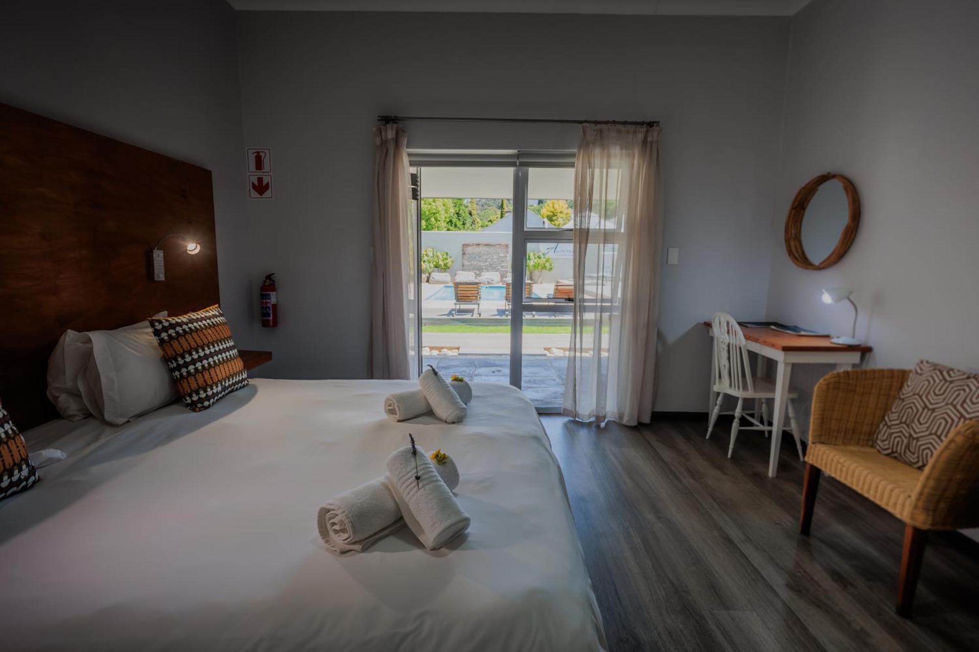 Aan De Eike Guest House Свеллендам Экстерьер фото