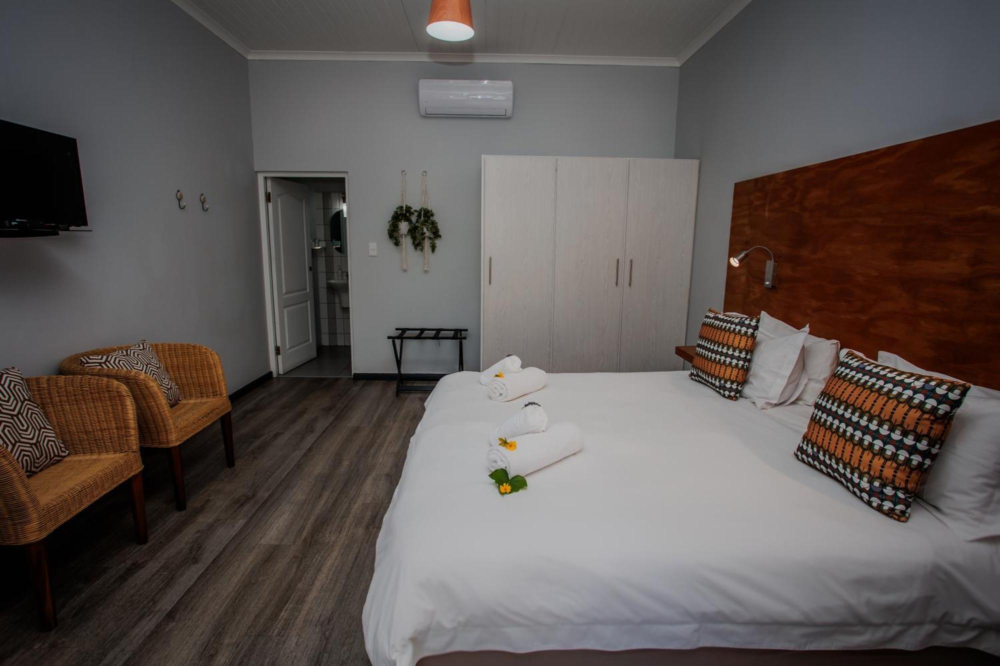 Aan De Eike Guest House Свеллендам Экстерьер фото