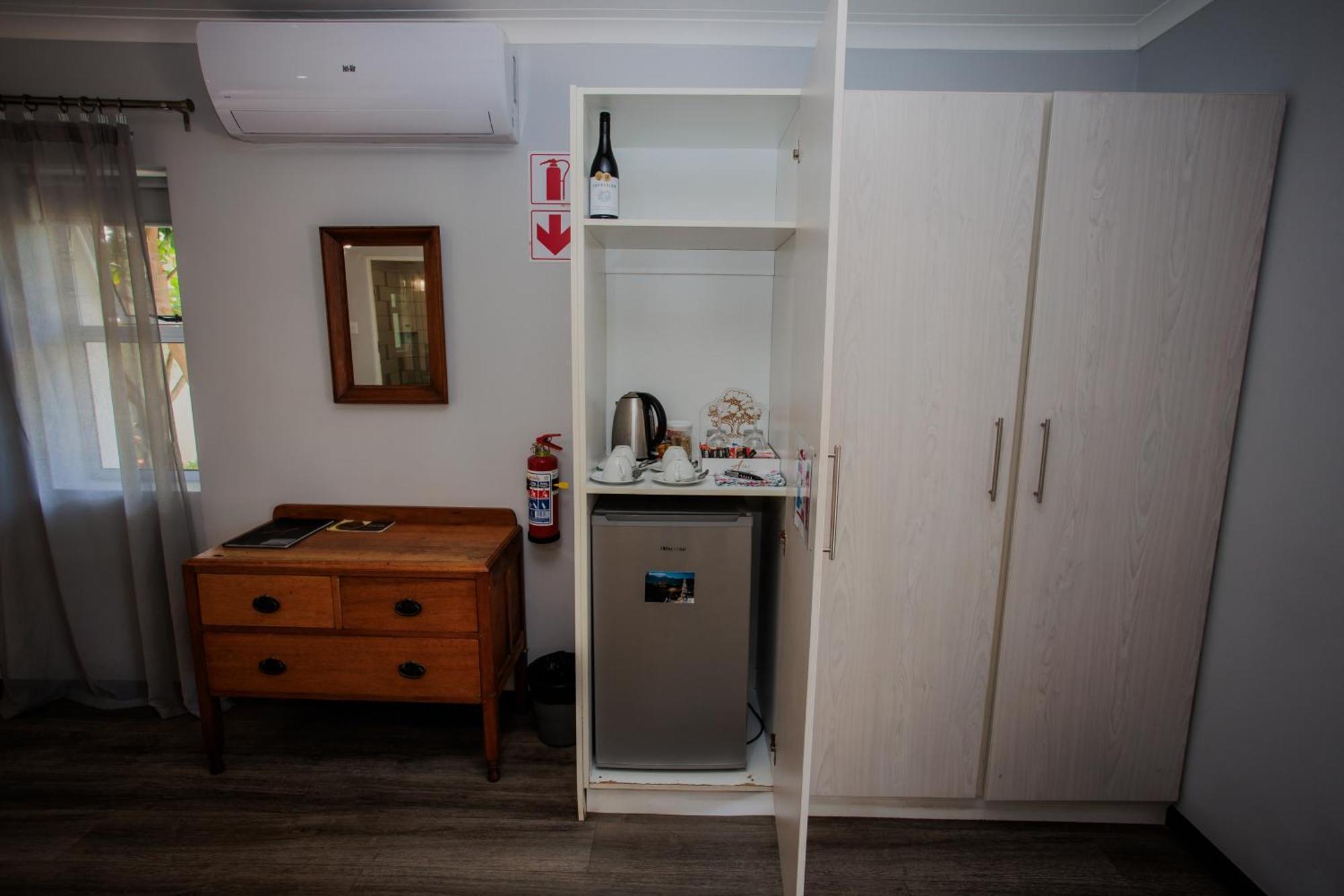 Aan De Eike Guest House Свеллендам Экстерьер фото