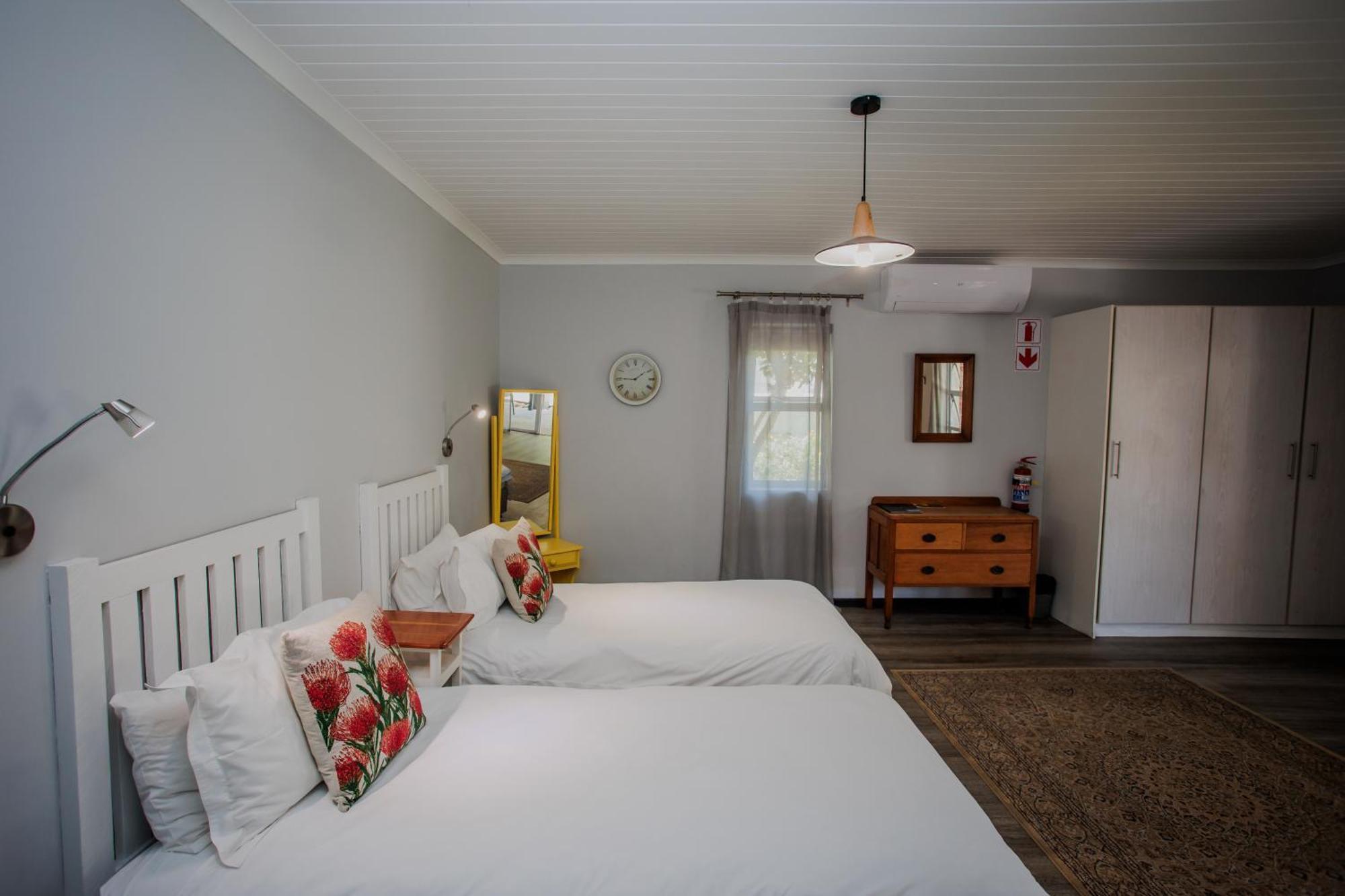 Aan De Eike Guest House Свеллендам Экстерьер фото